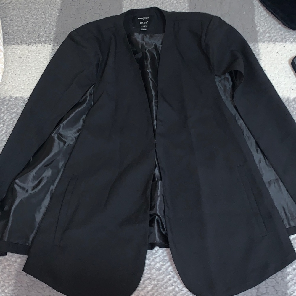 Women’s sleeveless blazer